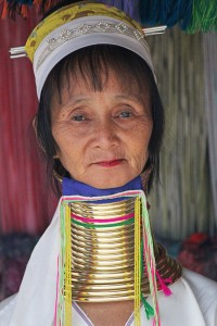 http://mos.moshehwebservices.com/~orenl/wp-content/uploads/2014/04/long-neck-tribe-chiang-rai-woman-2.jpg